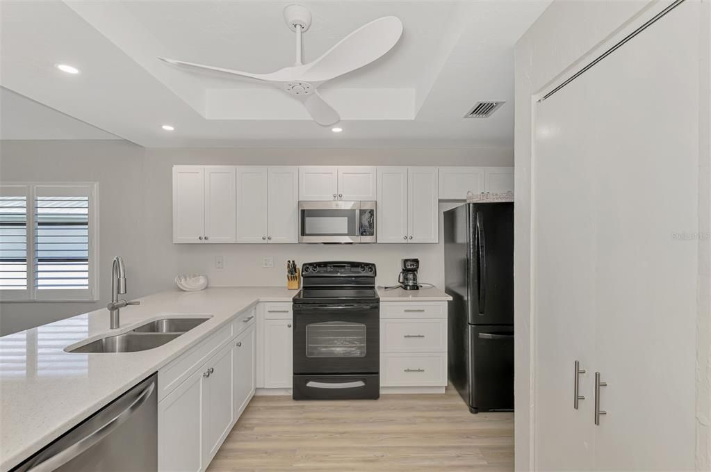 合同活跃: $138,900 (2 贝兹, 2 浴室, 1092 平方英尺)