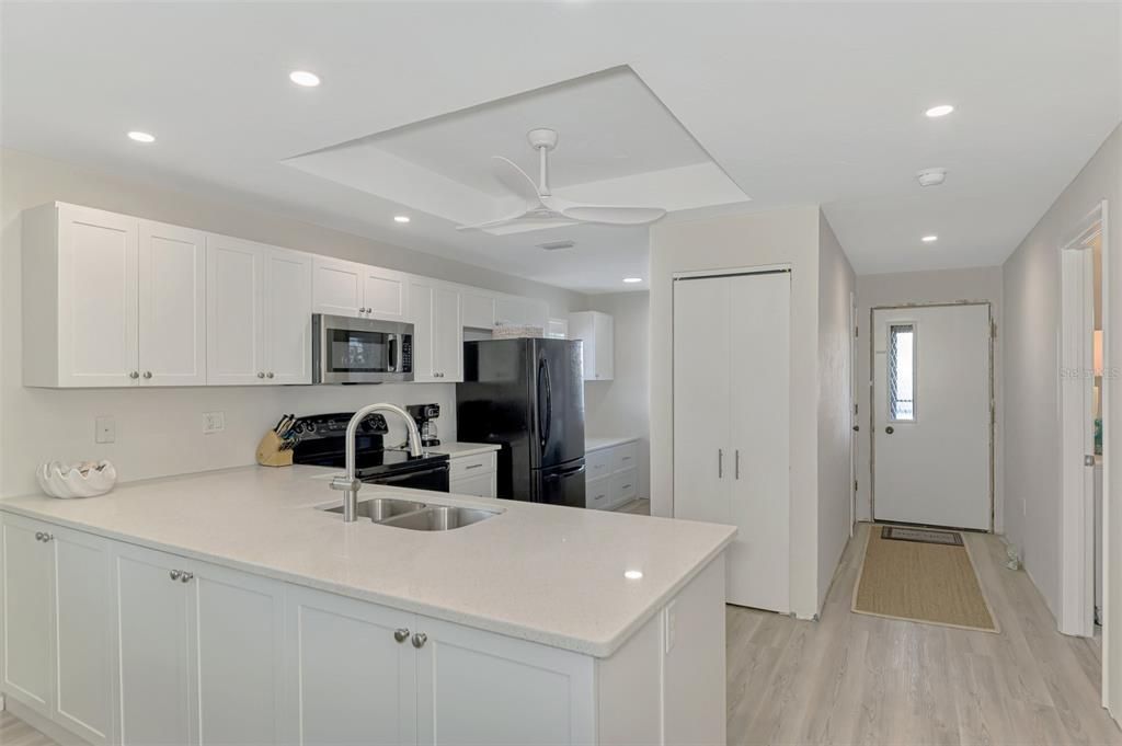 合同活跃: $138,900 (2 贝兹, 2 浴室, 1092 平方英尺)