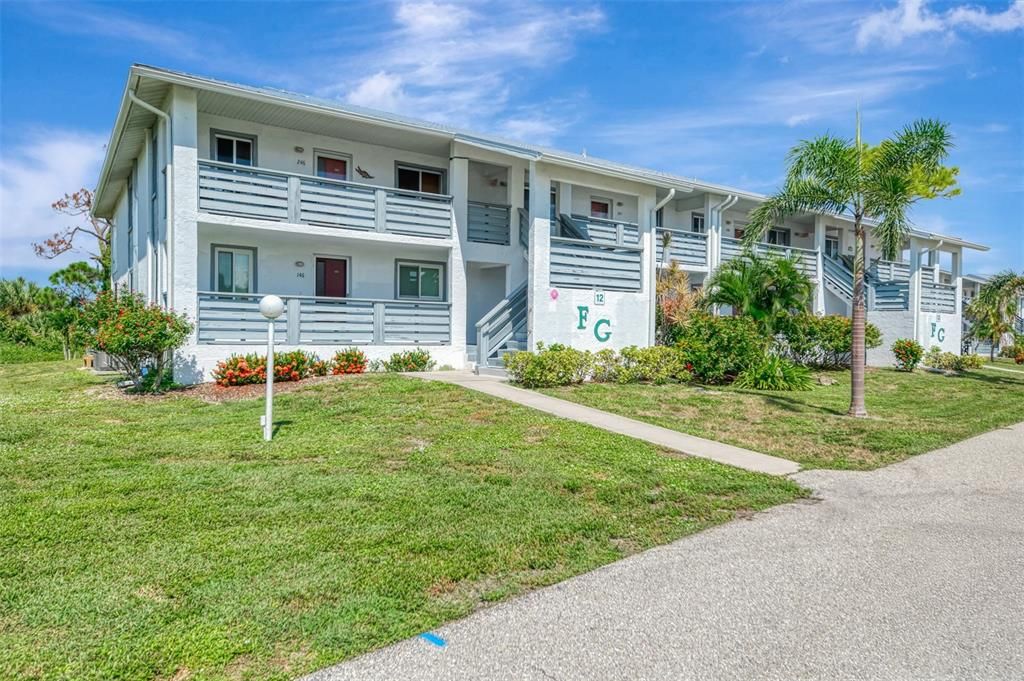 合同活跃: $138,900 (2 贝兹, 2 浴室, 1092 平方英尺)