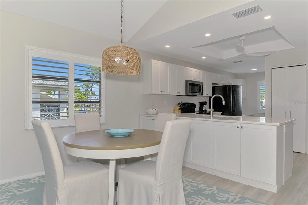 合同活跃: $138,900 (2 贝兹, 2 浴室, 1092 平方英尺)