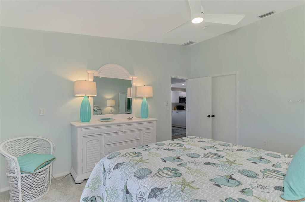 合同活跃: $138,900 (2 贝兹, 2 浴室, 1092 平方英尺)