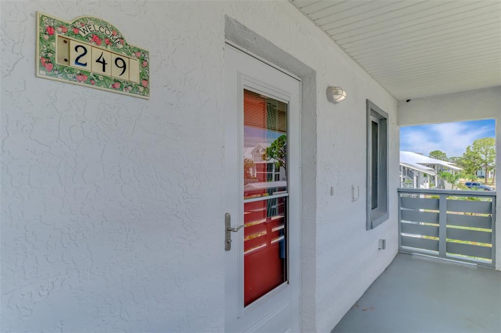 合同活跃: $138,900 (2 贝兹, 2 浴室, 1092 平方英尺)