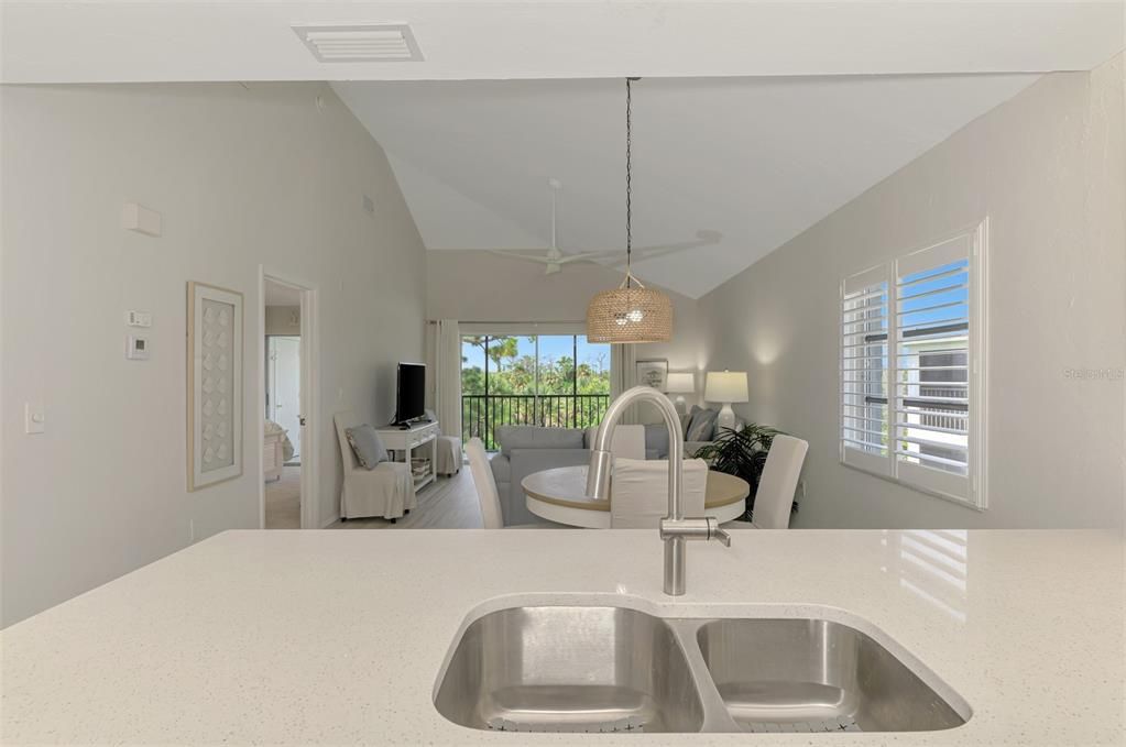 合同活跃: $138,900 (2 贝兹, 2 浴室, 1092 平方英尺)