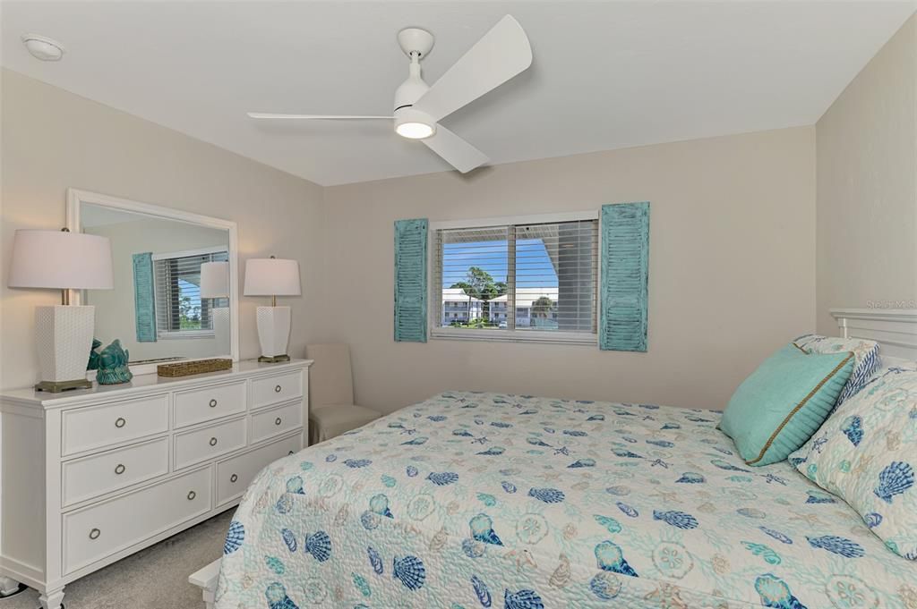 合同活跃: $138,900 (2 贝兹, 2 浴室, 1092 平方英尺)