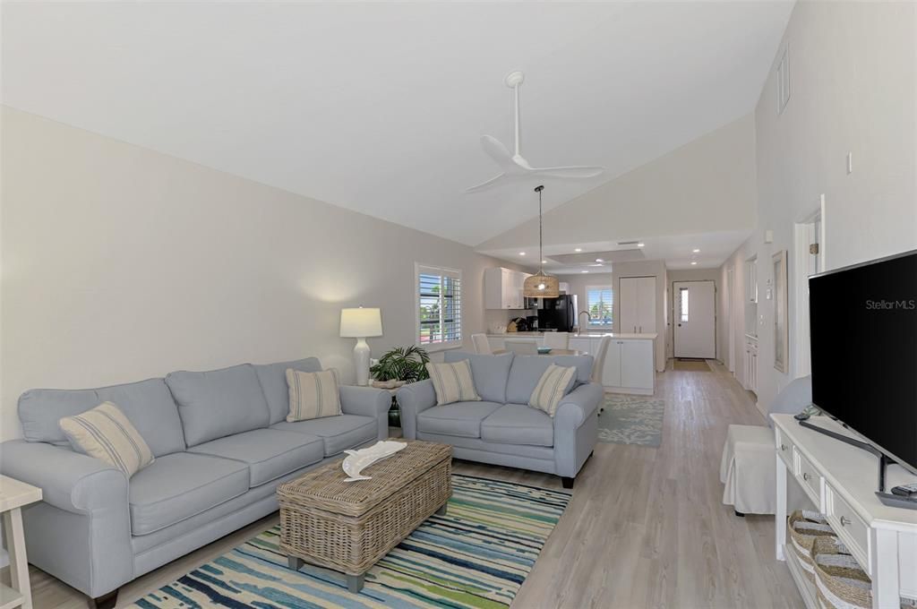 合同活跃: $138,900 (2 贝兹, 2 浴室, 1092 平方英尺)