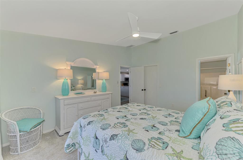 合同活跃: $138,900 (2 贝兹, 2 浴室, 1092 平方英尺)