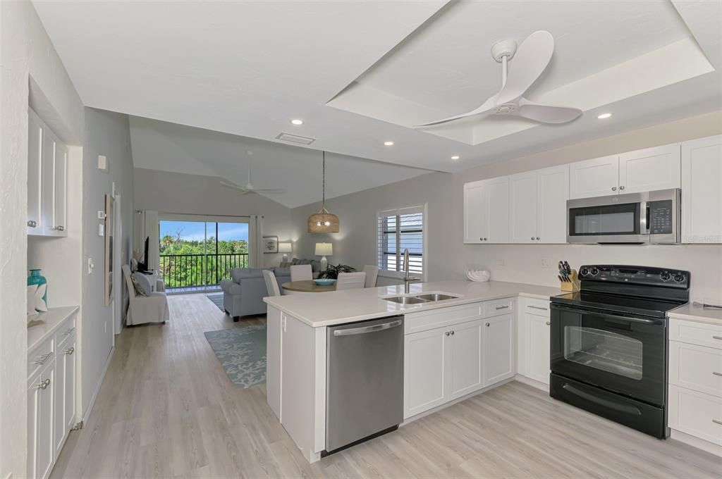 合同活跃: $138,900 (2 贝兹, 2 浴室, 1092 平方英尺)