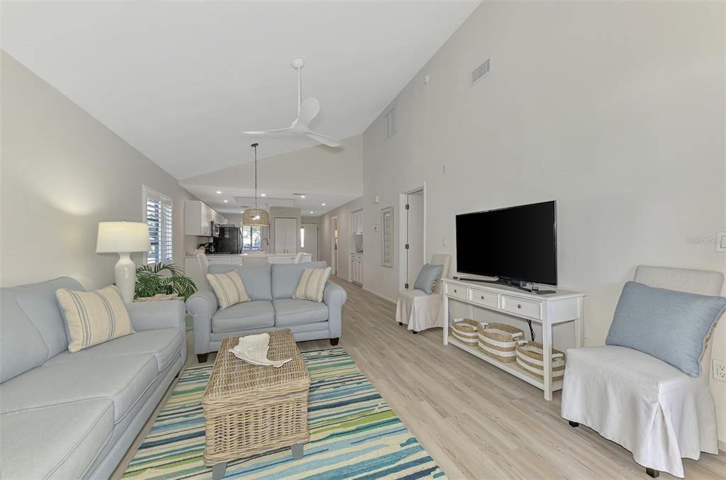 合同活跃: $138,900 (2 贝兹, 2 浴室, 1092 平方英尺)