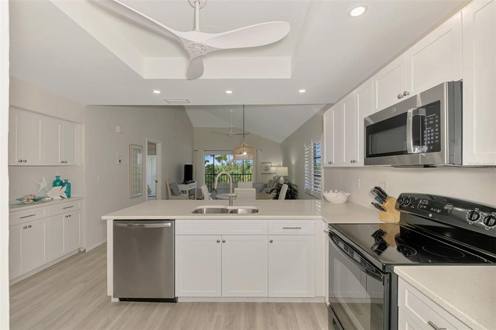 合同活跃: $138,900 (2 贝兹, 2 浴室, 1092 平方英尺)