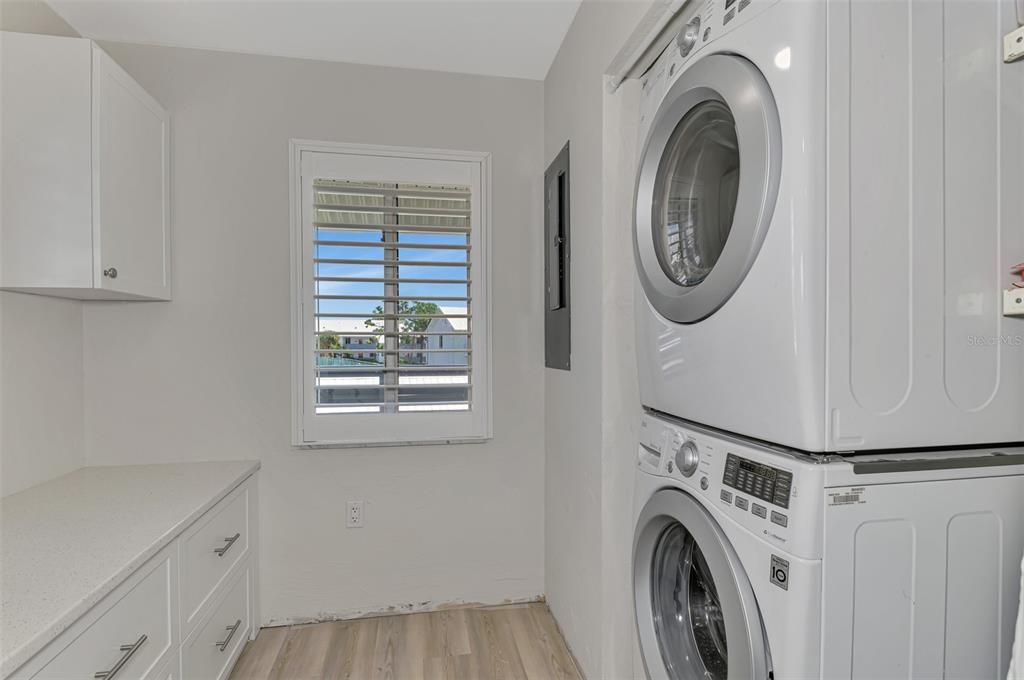 合同活跃: $138,900 (2 贝兹, 2 浴室, 1092 平方英尺)