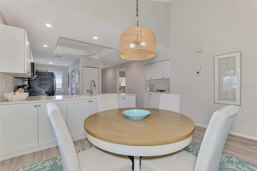 合同活跃: $138,900 (2 贝兹, 2 浴室, 1092 平方英尺)