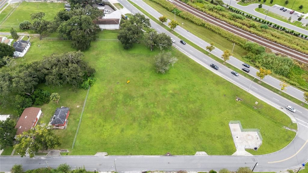 待售: $1,300,000 (0.18 acres)