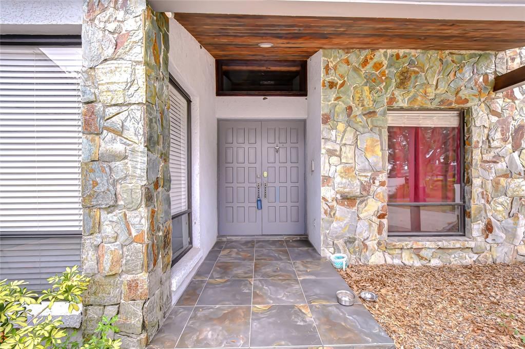 En Venta: $325,000 (4 camas, 2 baños, 2415 Pies cuadrados)