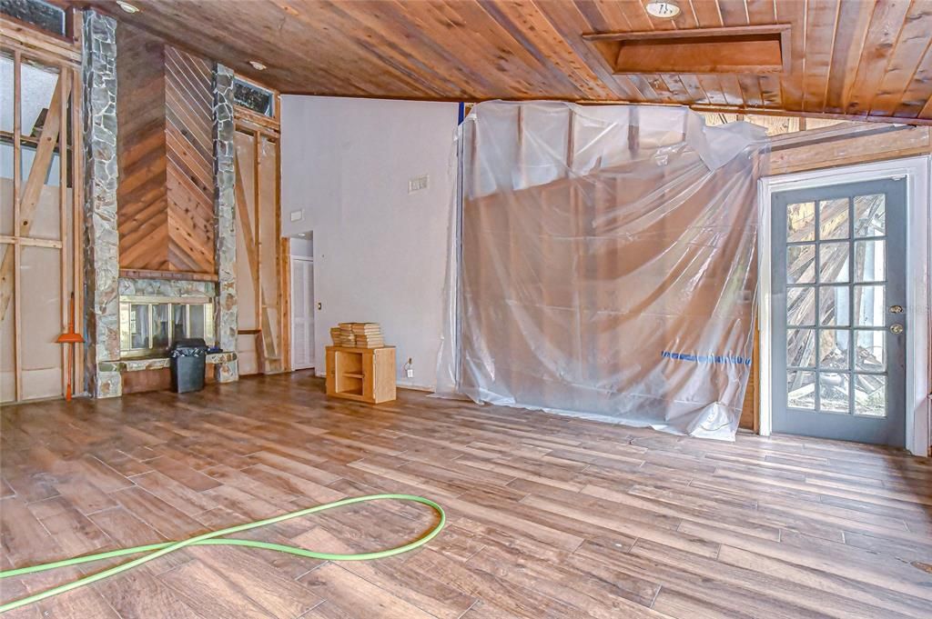 En Venta: $325,000 (4 camas, 2 baños, 2415 Pies cuadrados)