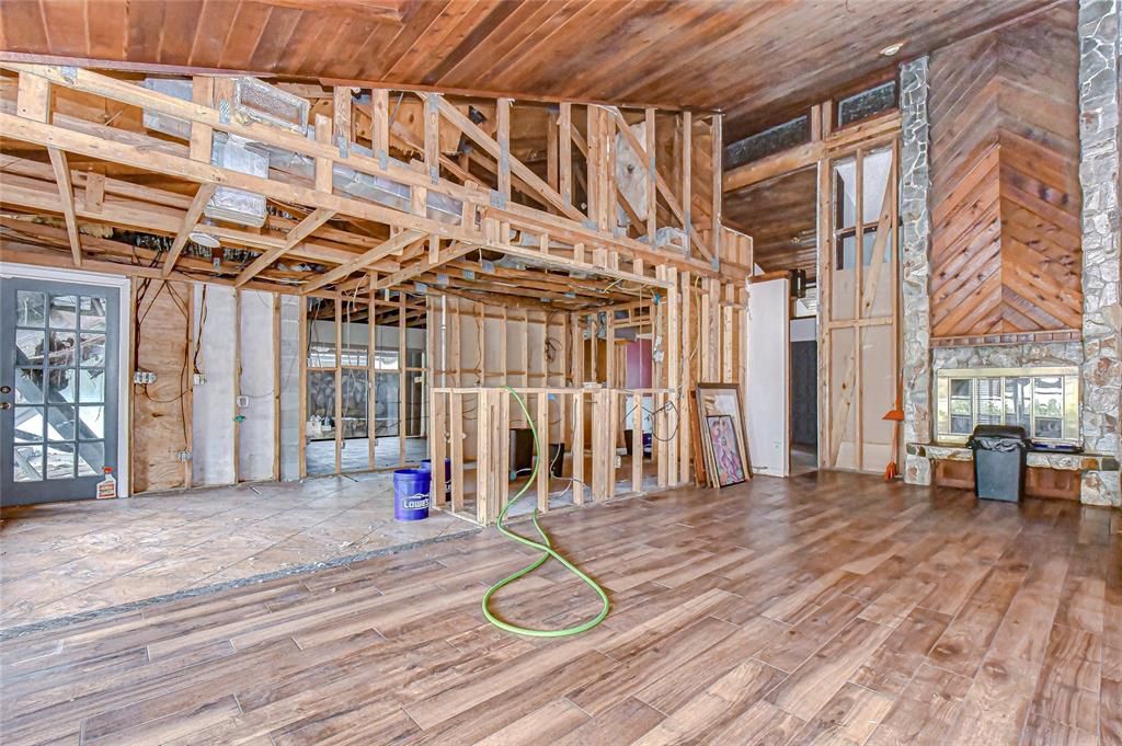 En Venta: $325,000 (4 camas, 2 baños, 2415 Pies cuadrados)