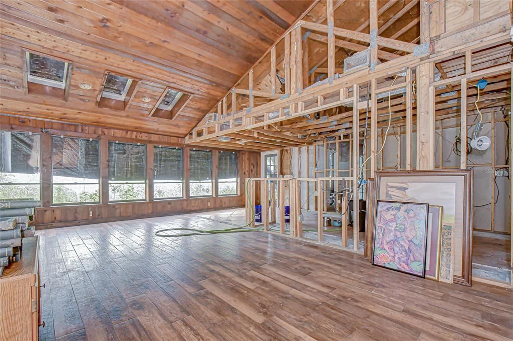 En Venta: $325,000 (4 camas, 2 baños, 2415 Pies cuadrados)