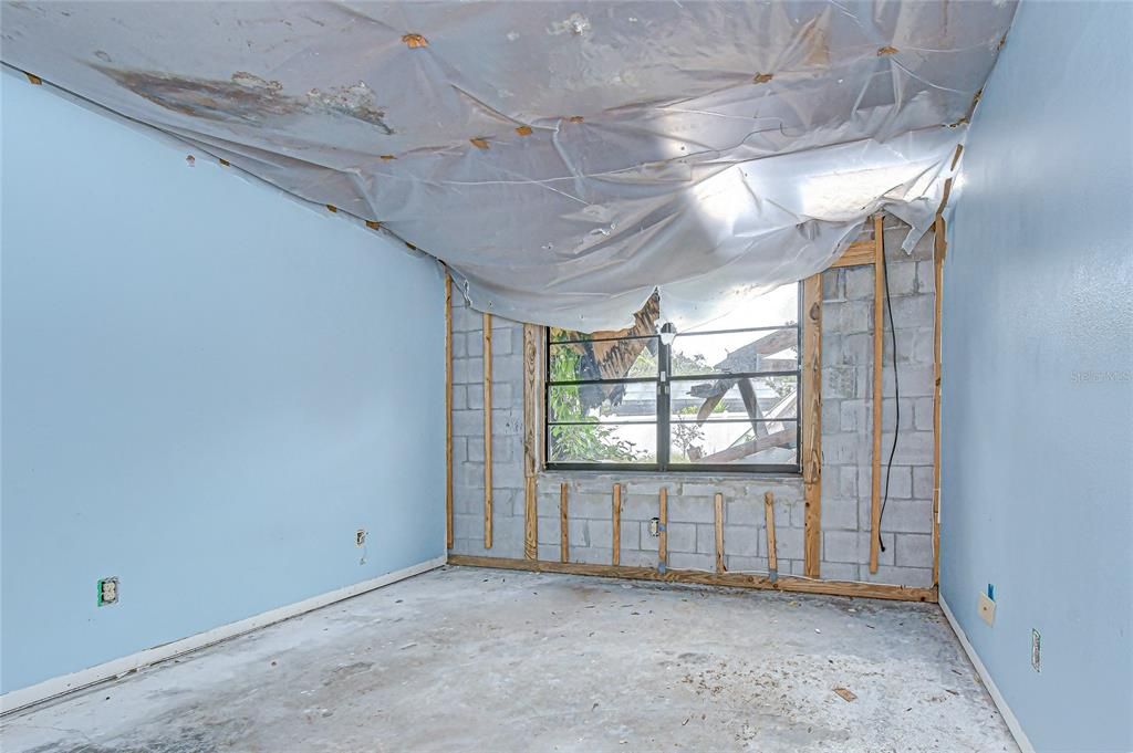 En Venta: $325,000 (4 camas, 2 baños, 2415 Pies cuadrados)