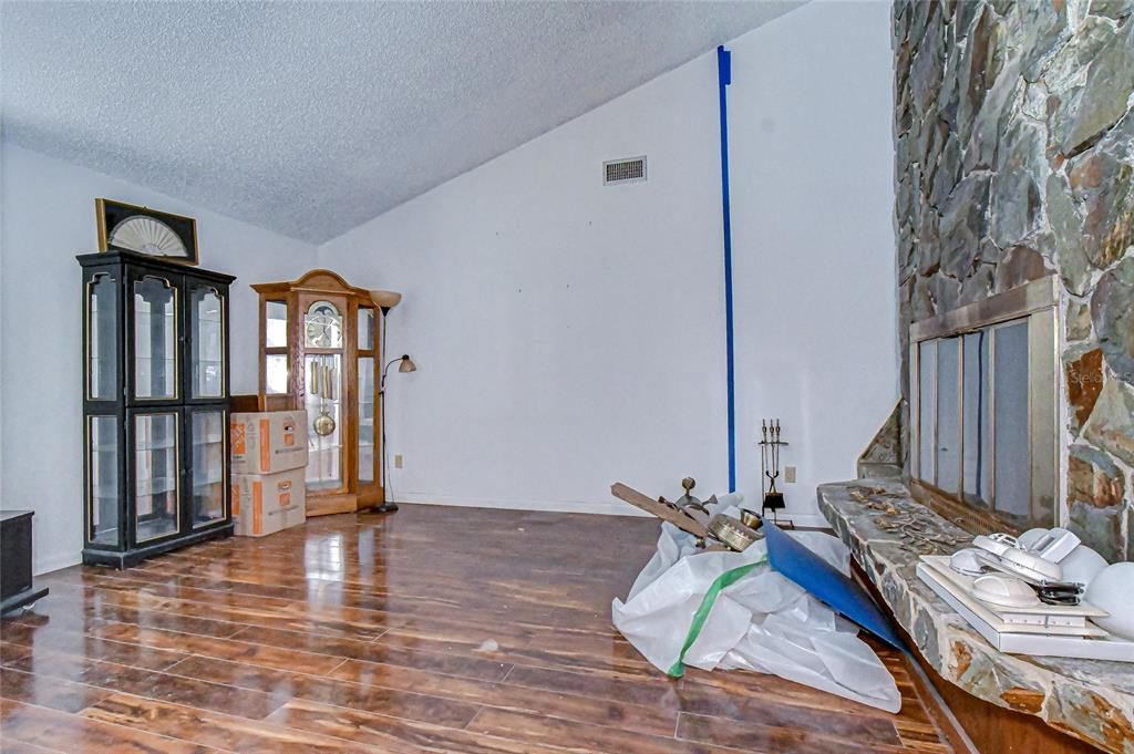 En Venta: $325,000 (4 camas, 2 baños, 2415 Pies cuadrados)