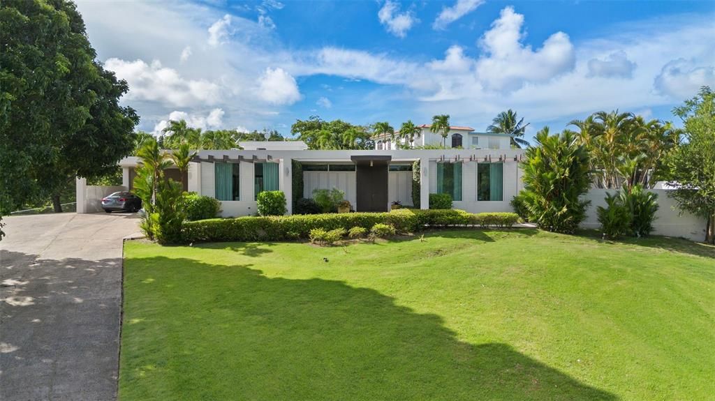 Active With Contract: $1,250,000 (5 beds, 4 baths, 4062 Square Feet)