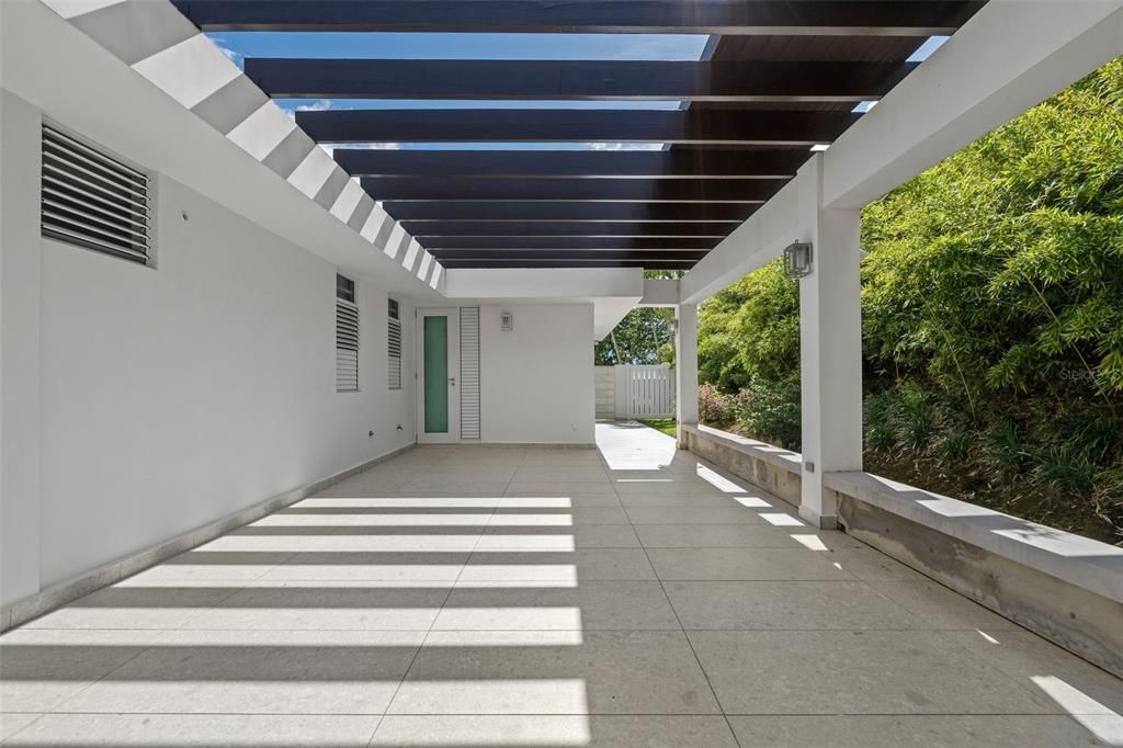 Active With Contract: $1,250,000 (5 beds, 4 baths, 4062 Square Feet)