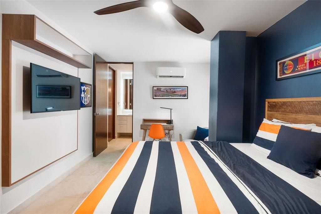 Active With Contract: $1,250,000 (5 beds, 4 baths, 4062 Square Feet)