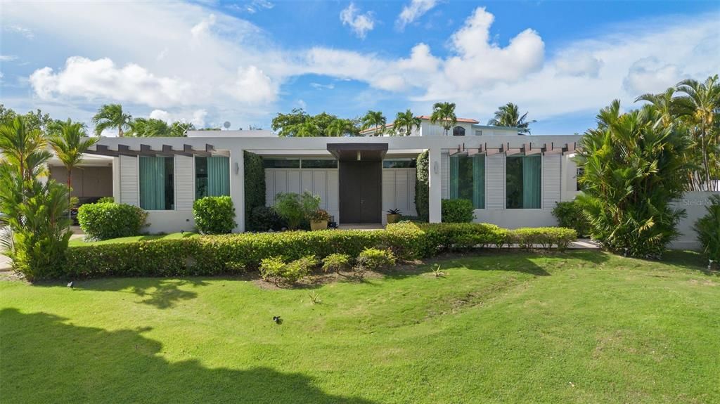 Active With Contract: $1,250,000 (5 beds, 4 baths, 4062 Square Feet)