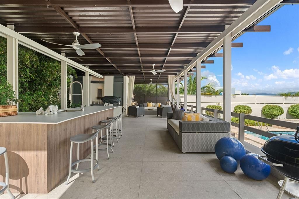 Active With Contract: $1,250,000 (5 beds, 4 baths, 4062 Square Feet)