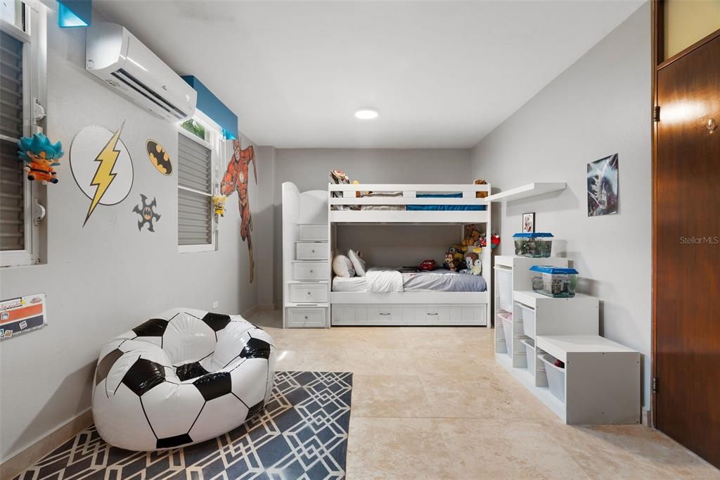 Active With Contract: $1,250,000 (5 beds, 4 baths, 4062 Square Feet)