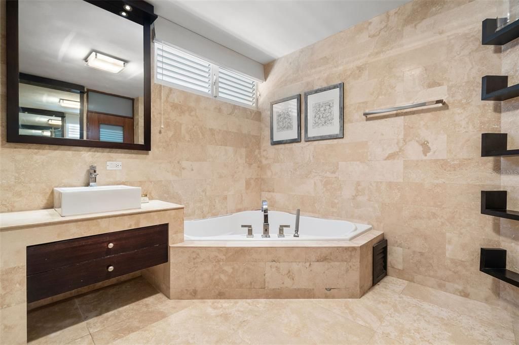 Active With Contract: $1,250,000 (5 beds, 4 baths, 4062 Square Feet)