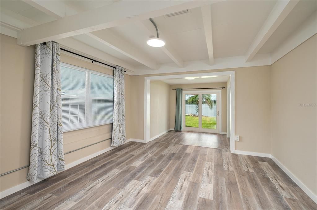 En Venta: $273,000 (2 camas, 2 baños, 1472 Pies cuadrados)