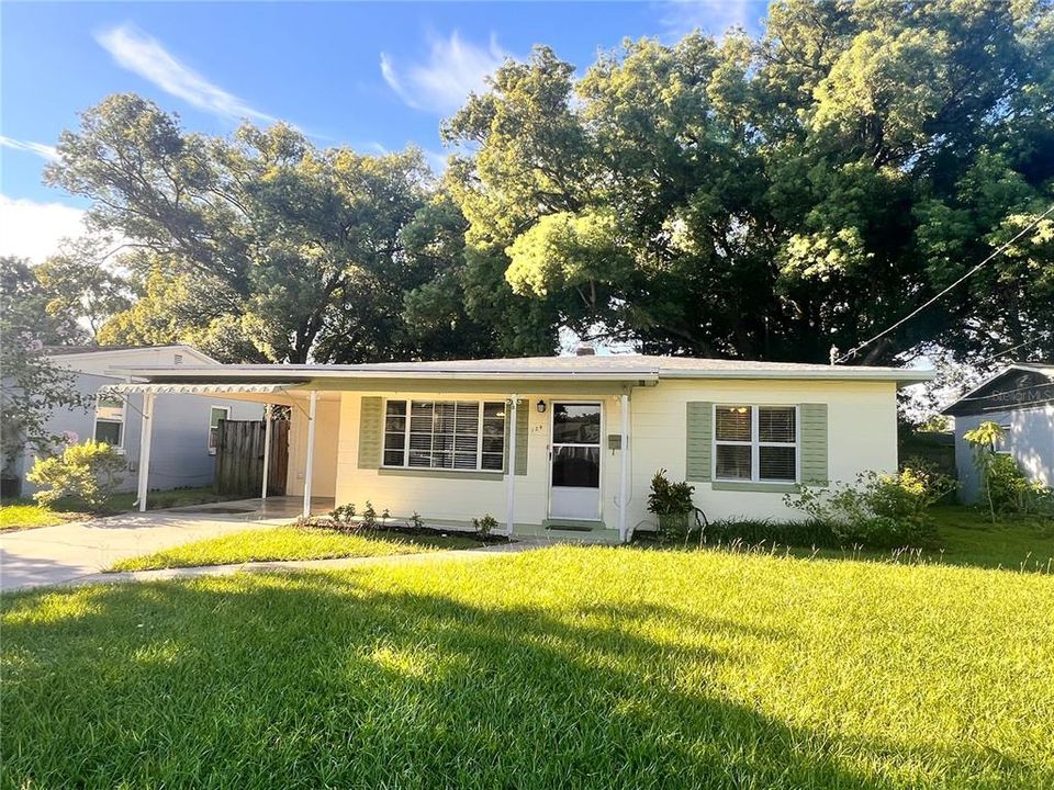 Active With Contract: $1,895 (2 beds, 1 baths, 1100 Square Feet)