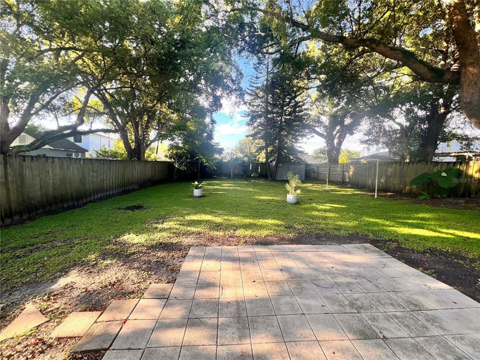 Active With Contract: $1,895 (2 beds, 1 baths, 1100 Square Feet)