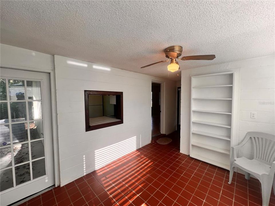 Active With Contract: $1,895 (2 beds, 1 baths, 1100 Square Feet)