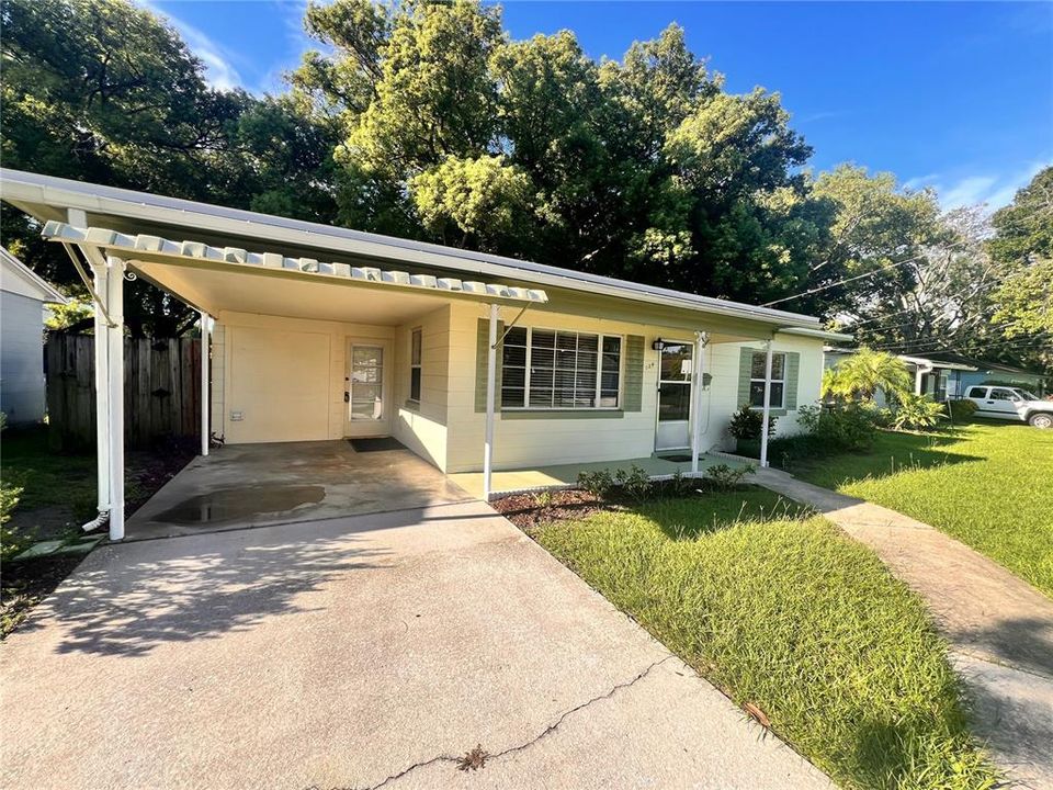 Active With Contract: $1,895 (2 beds, 1 baths, 1100 Square Feet)