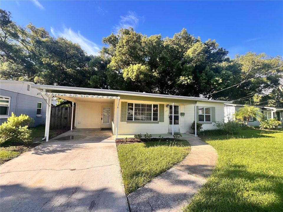 Active With Contract: $1,895 (2 beds, 1 baths, 1100 Square Feet)