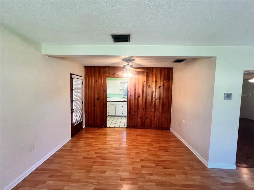 Active With Contract: $1,895 (2 beds, 1 baths, 1100 Square Feet)