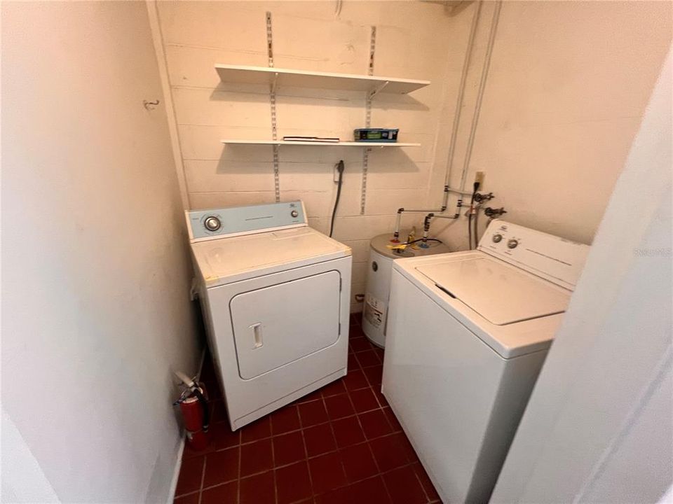 Active With Contract: $1,895 (2 beds, 1 baths, 1100 Square Feet)