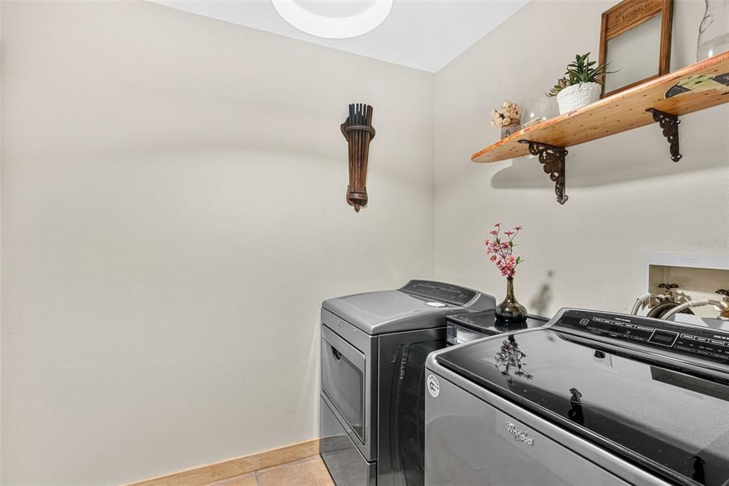 For Sale: $485,000 (3 beds, 2 baths, 1864 Square Feet)