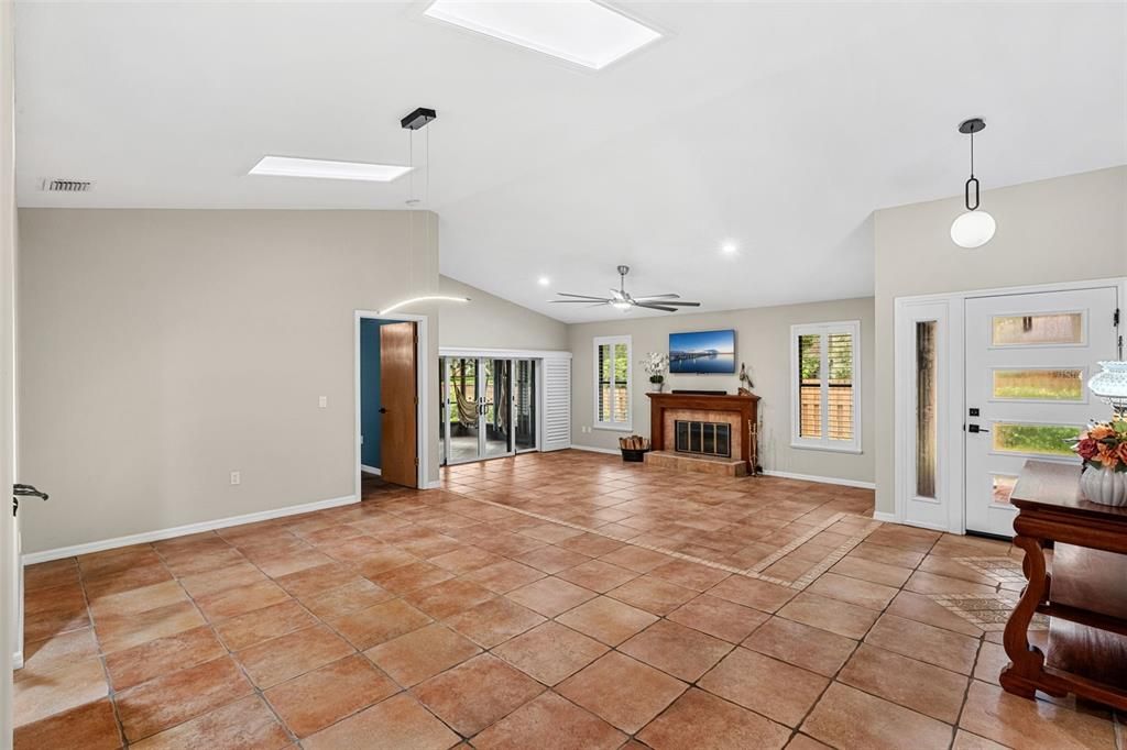 For Sale: $485,000 (3 beds, 2 baths, 1864 Square Feet)