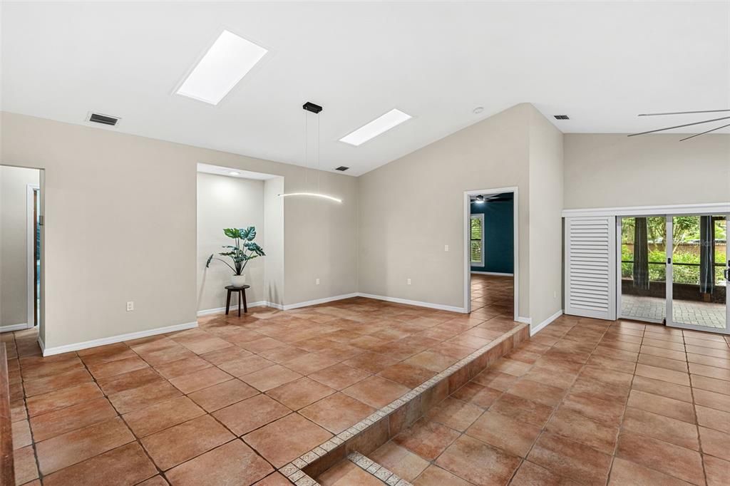 For Sale: $485,000 (3 beds, 2 baths, 1864 Square Feet)