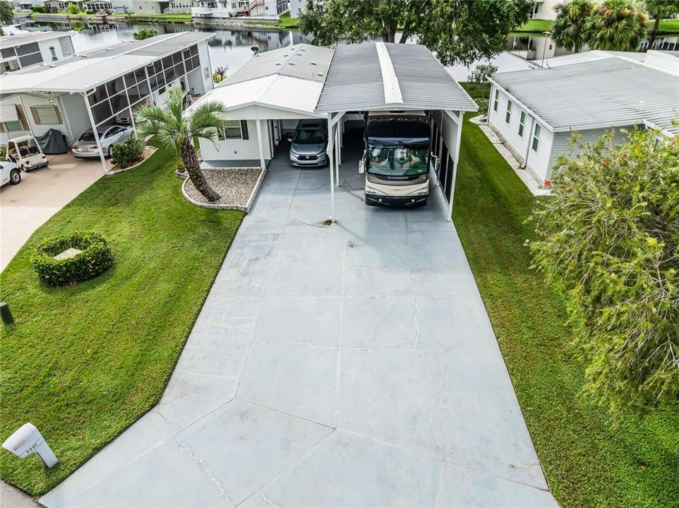 合同活跃: $265,000 (2 贝兹, 2 浴室, 1300 平方英尺)