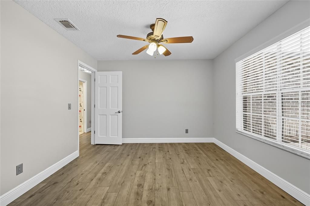 Activo con contrato: $500,000 (4 camas, 2 baños, 1977 Pies cuadrados)