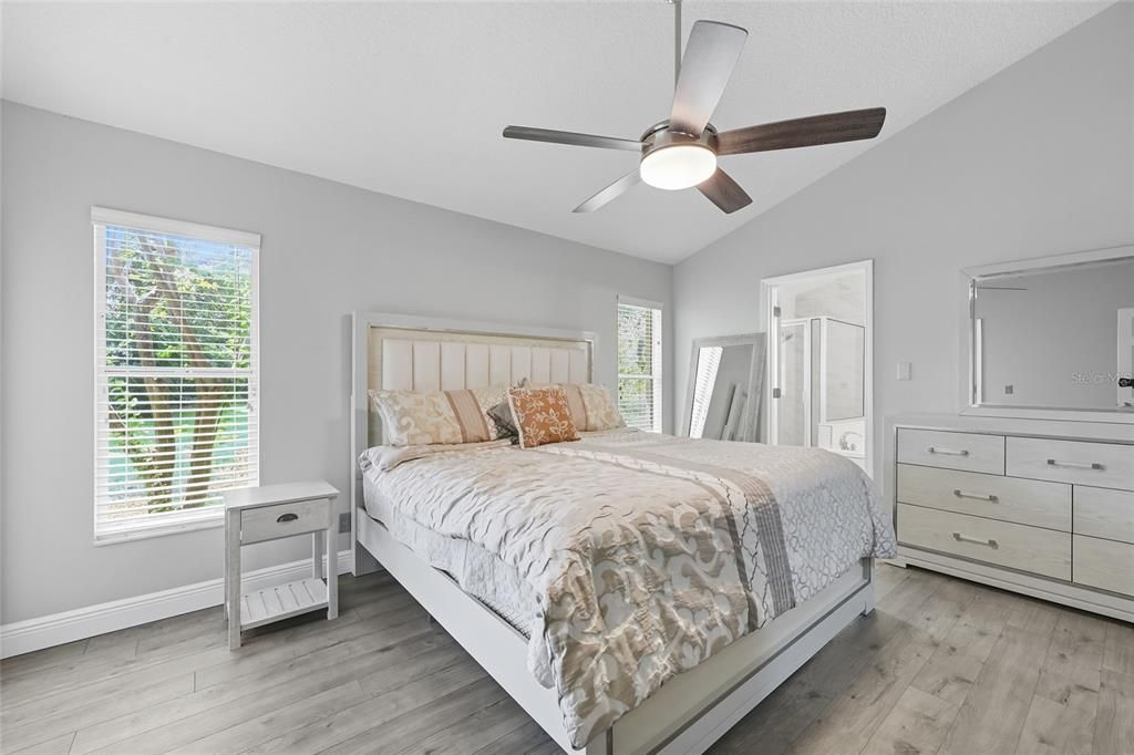 Activo con contrato: $500,000 (4 camas, 2 baños, 1977 Pies cuadrados)