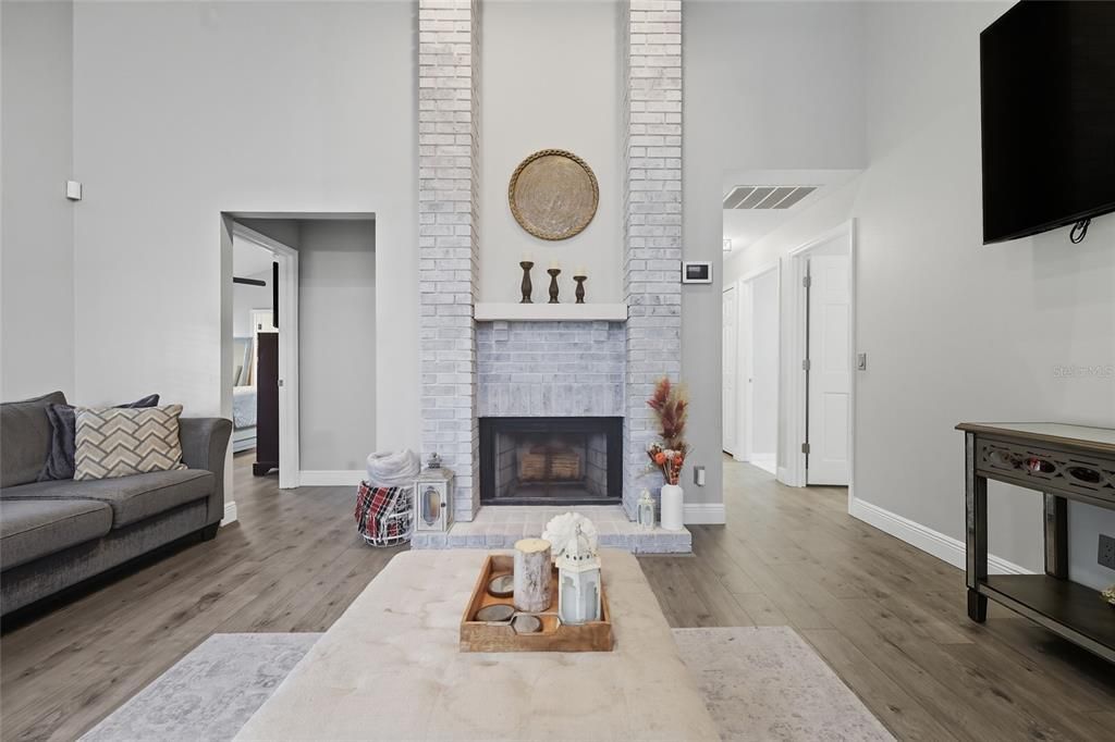 Activo con contrato: $500,000 (4 camas, 2 baños, 1977 Pies cuadrados)