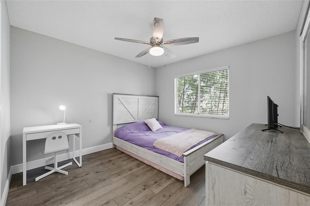 Activo con contrato: $500,000 (4 camas, 2 baños, 1977 Pies cuadrados)