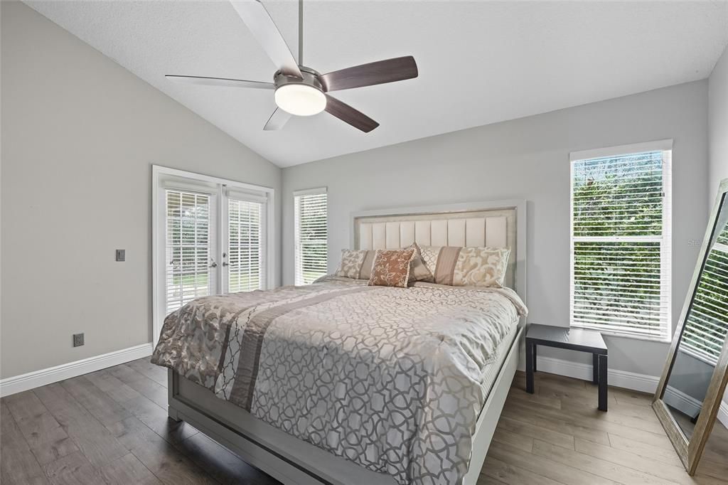 Activo con contrato: $500,000 (4 camas, 2 baños, 1977 Pies cuadrados)