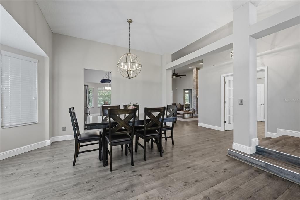 Activo con contrato: $500,000 (4 camas, 2 baños, 1977 Pies cuadrados)