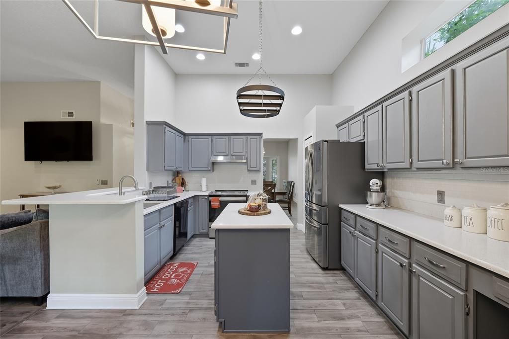 Activo con contrato: $500,000 (4 camas, 2 baños, 1977 Pies cuadrados)