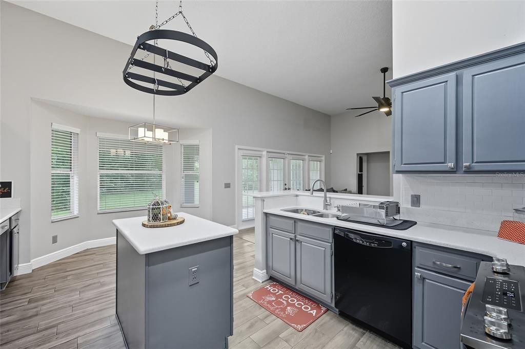 Activo con contrato: $500,000 (4 camas, 2 baños, 1977 Pies cuadrados)