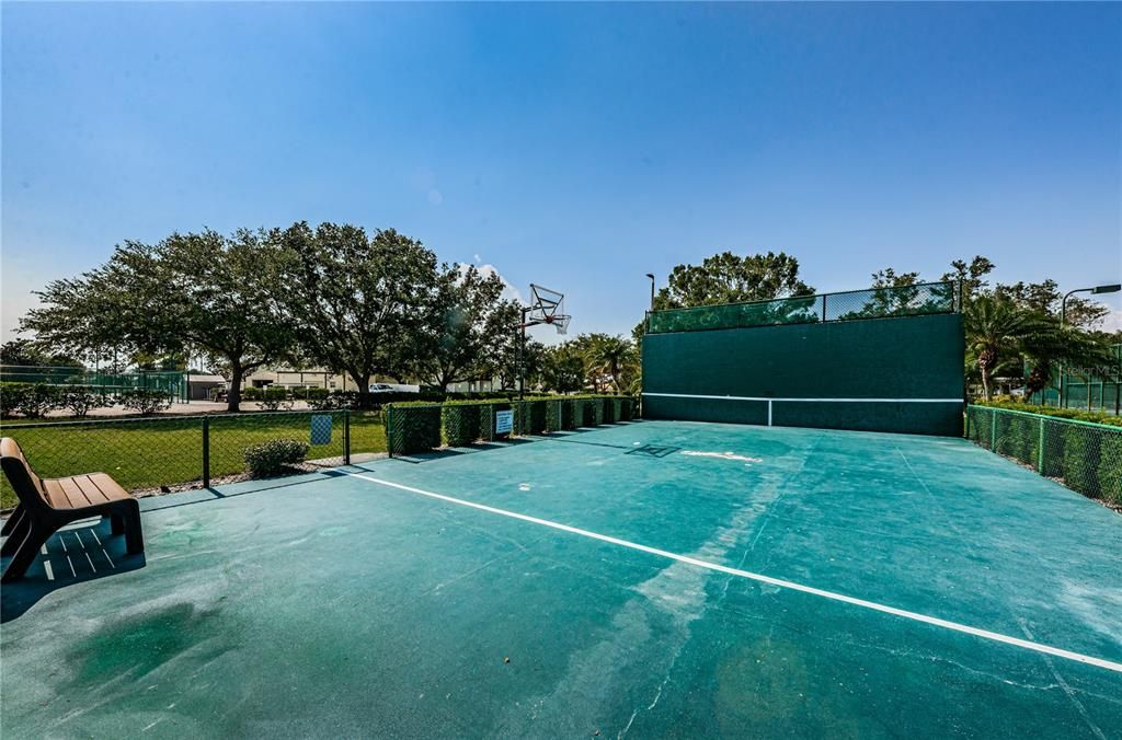 Active With Contract: $250,000 (2 beds, 2 baths, 1540 Square Feet)